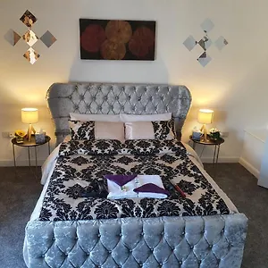 King Bed Premium Luxury + Free Parking + Free Fast Wifi , Morley (West Yorkshire) United Kingdom