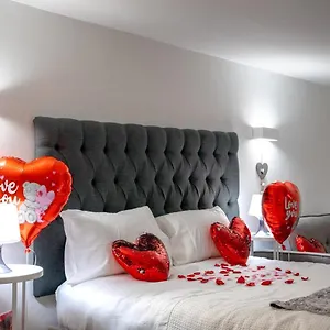 Dealhouse 1 , Huddersfield United Kingdom